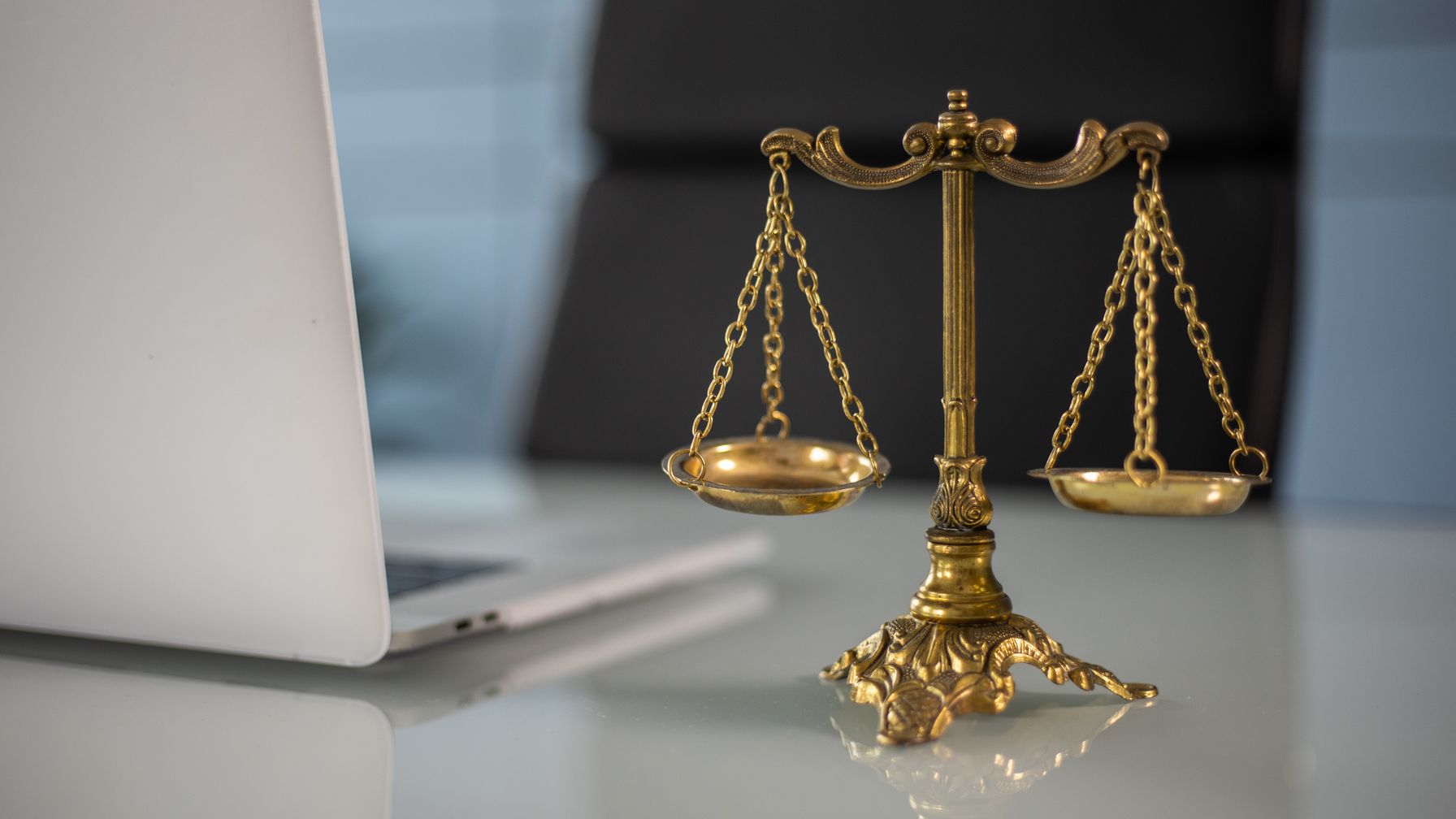 INDENIZAÇÃO POR AMPUTAÇÃO NO FRIGORÍFICO: AS TRÊS VERBAS (DANO MORAL, ESTÉTICO E MATERIAL) E O QUE O ACORDO PRECISA DISCRIMINAR